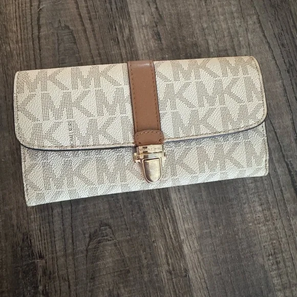 Michael Kors Cream and Tan Crossbody Bag with Wallet - Picture 9 of 12